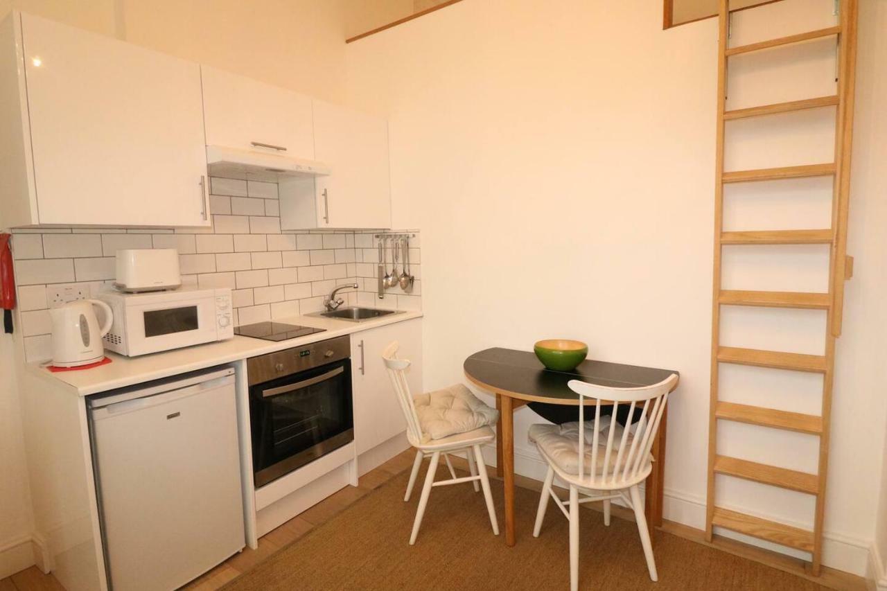 Fabulous Split Level Studio Hyde Park H3 Apartment London