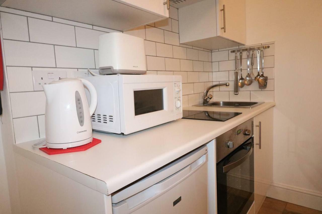 Apartment Fabulous Split Level Studio Hyde Park H3