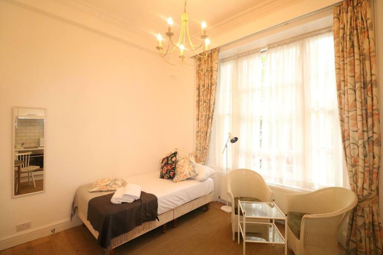 Fabulous Split Level Studio Hyde Park H3 Appartement