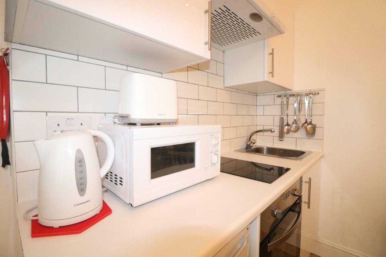 Fabulous Split Level Studio Hyde Park H3 Apartment London