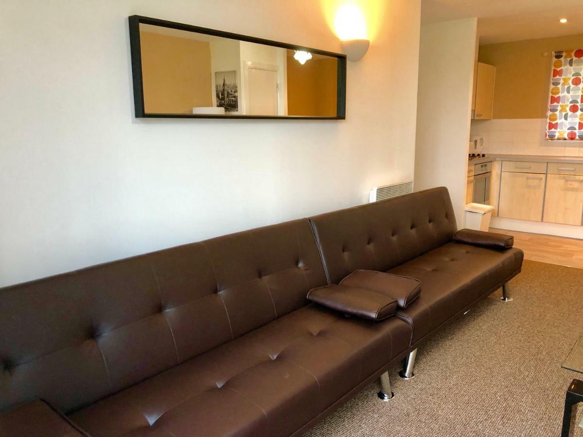 Leilighet 2 Bedrooms Modern Apartment, Lounge, Full Kitchen, Balcony, 5 Minutes Stratford Station London