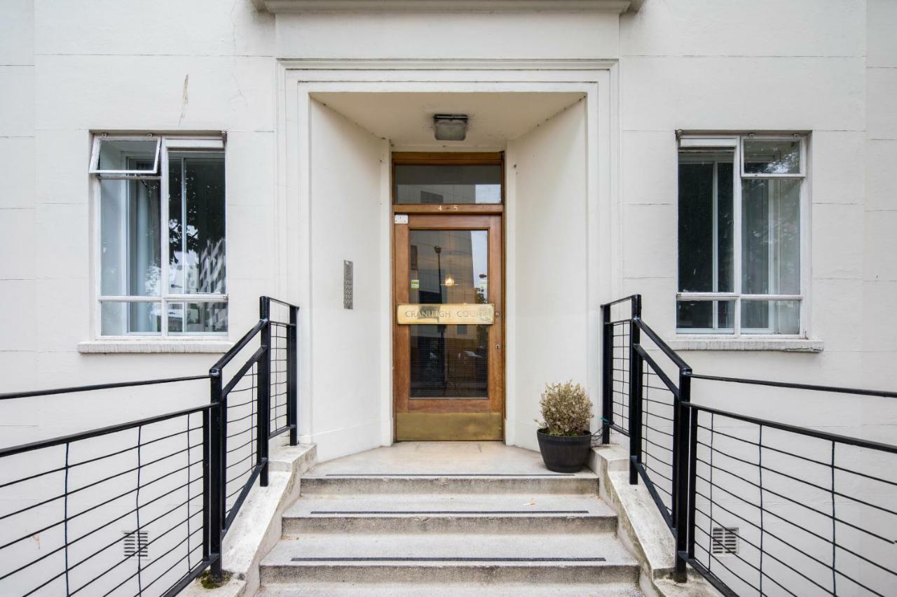 Leinster Gardens By Lime Street *