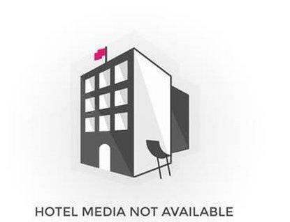 Travelodge Teddington Hotel 3*