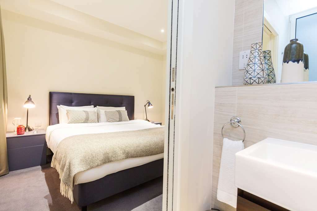 Native Tower Bridge Apartment