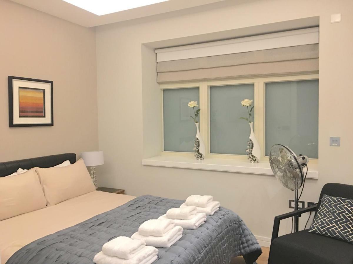 Trafalgar Luxury * London