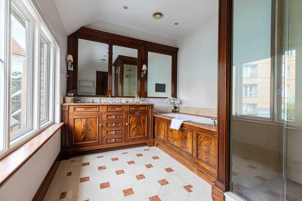 Holiday home Joivy Stunning 6-bed House Near Harrods In Knightsbridge *