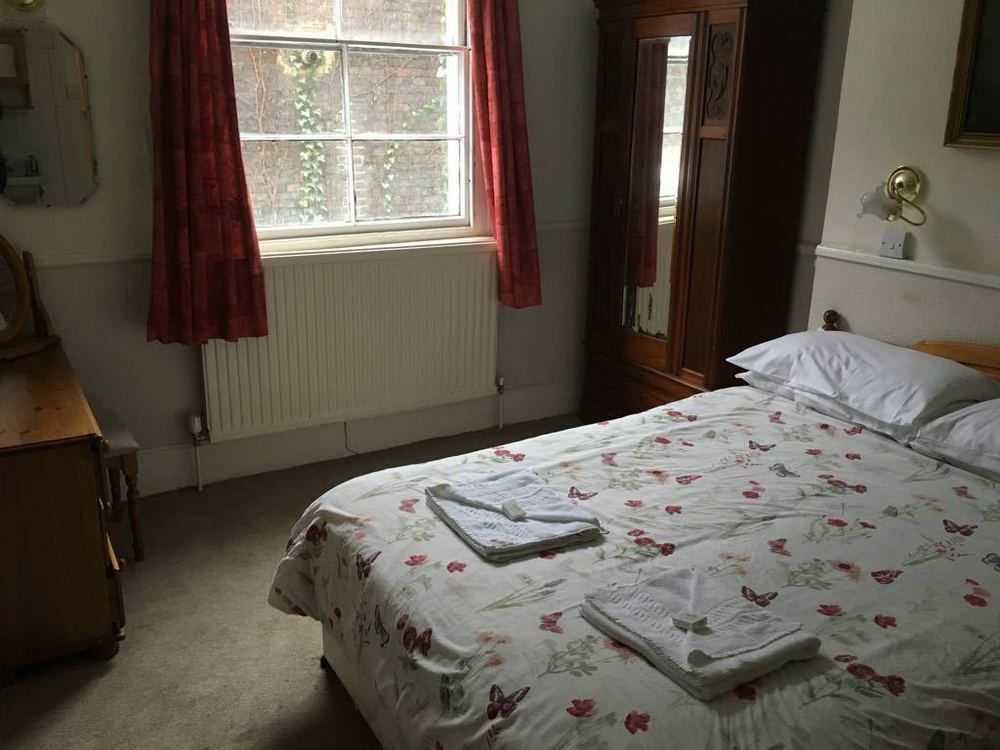 Dean Court Hotell 2*