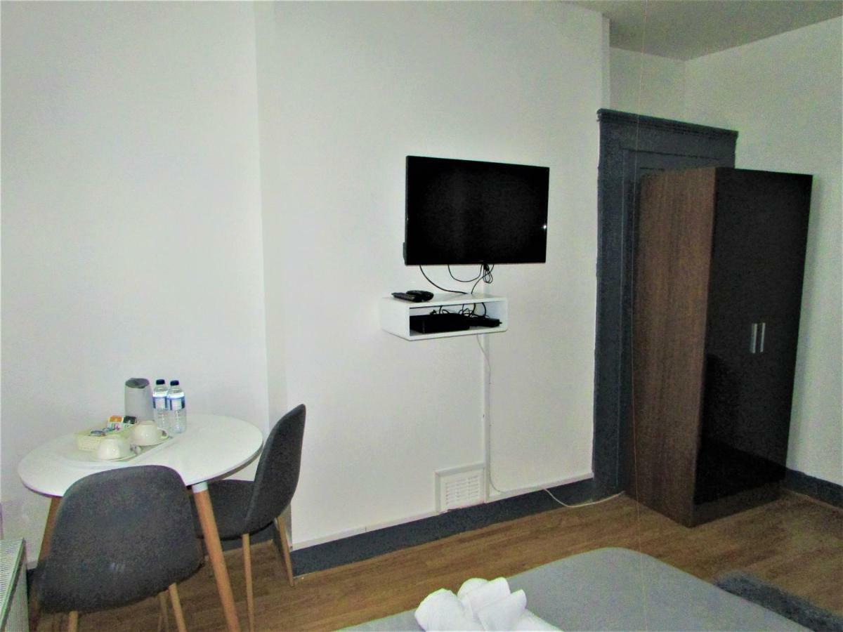 Guest house Away From London