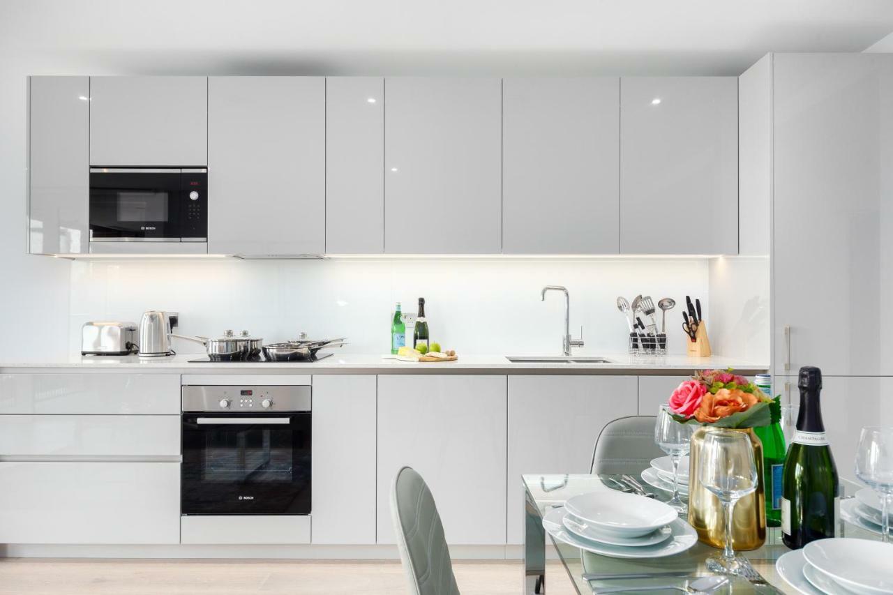 Two Bedroom Serviced With Balcony In Weymouth Building, Deacon Street * London