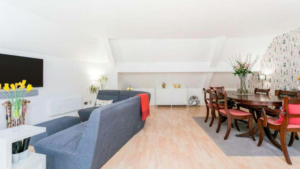 Super Cool 2 Bedroom Split Level Duplex Ferienhaus