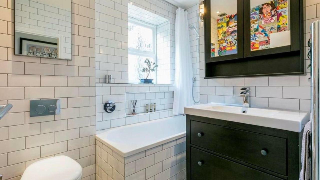 Super Cool 2 Bedroom Split Level Duplex Ferienhaus *