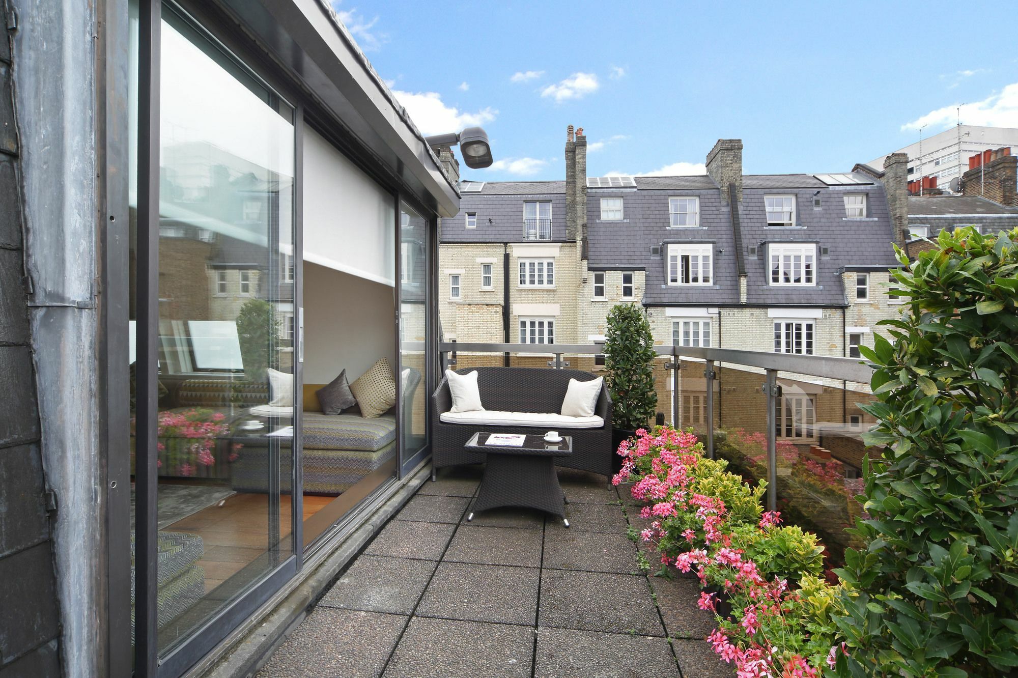 Mayfair House Aparthotel 5*