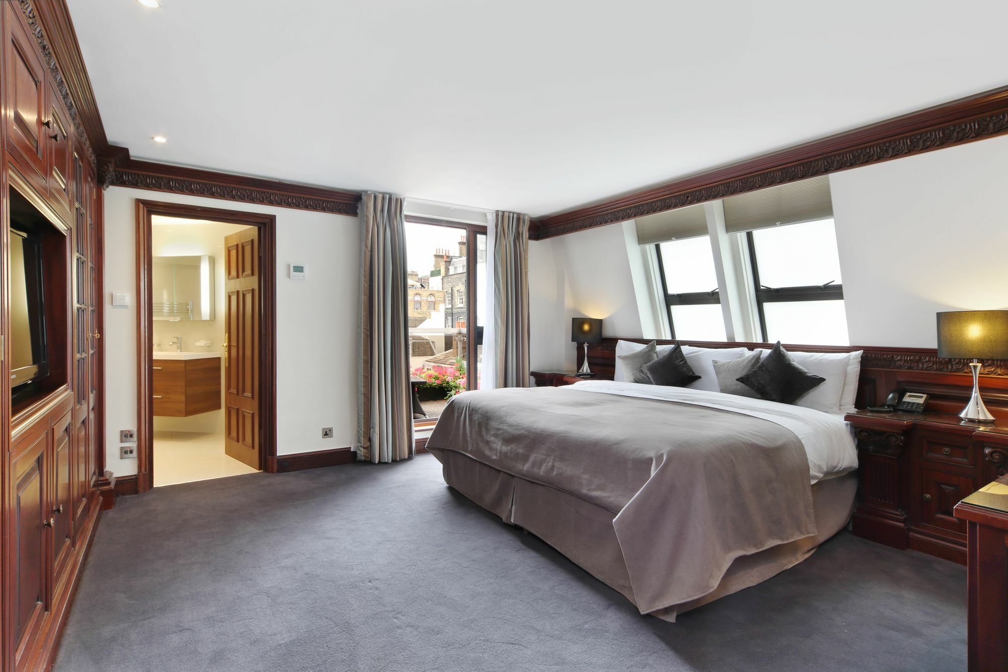 Mayfair House Aparthotel