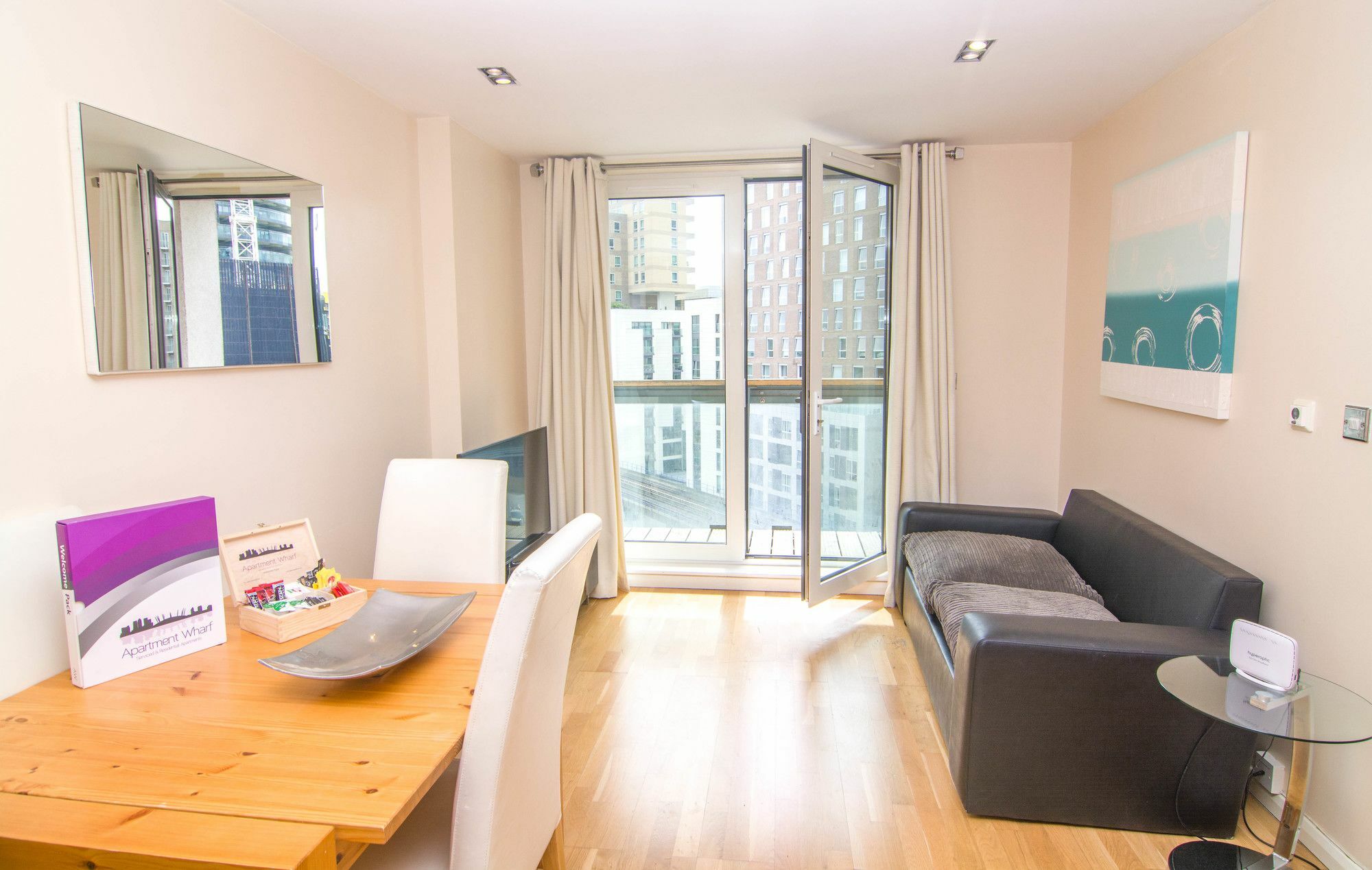 Wharf Tower Apartment *