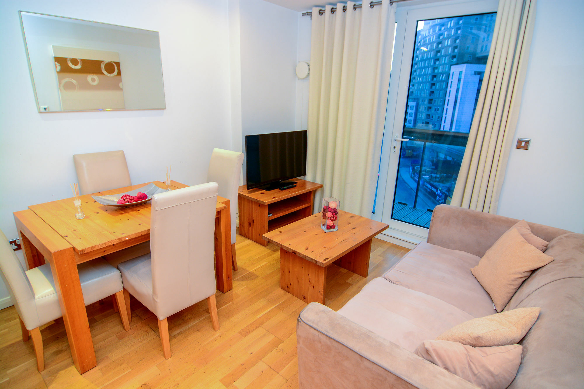 Wharf Tower Apartment *