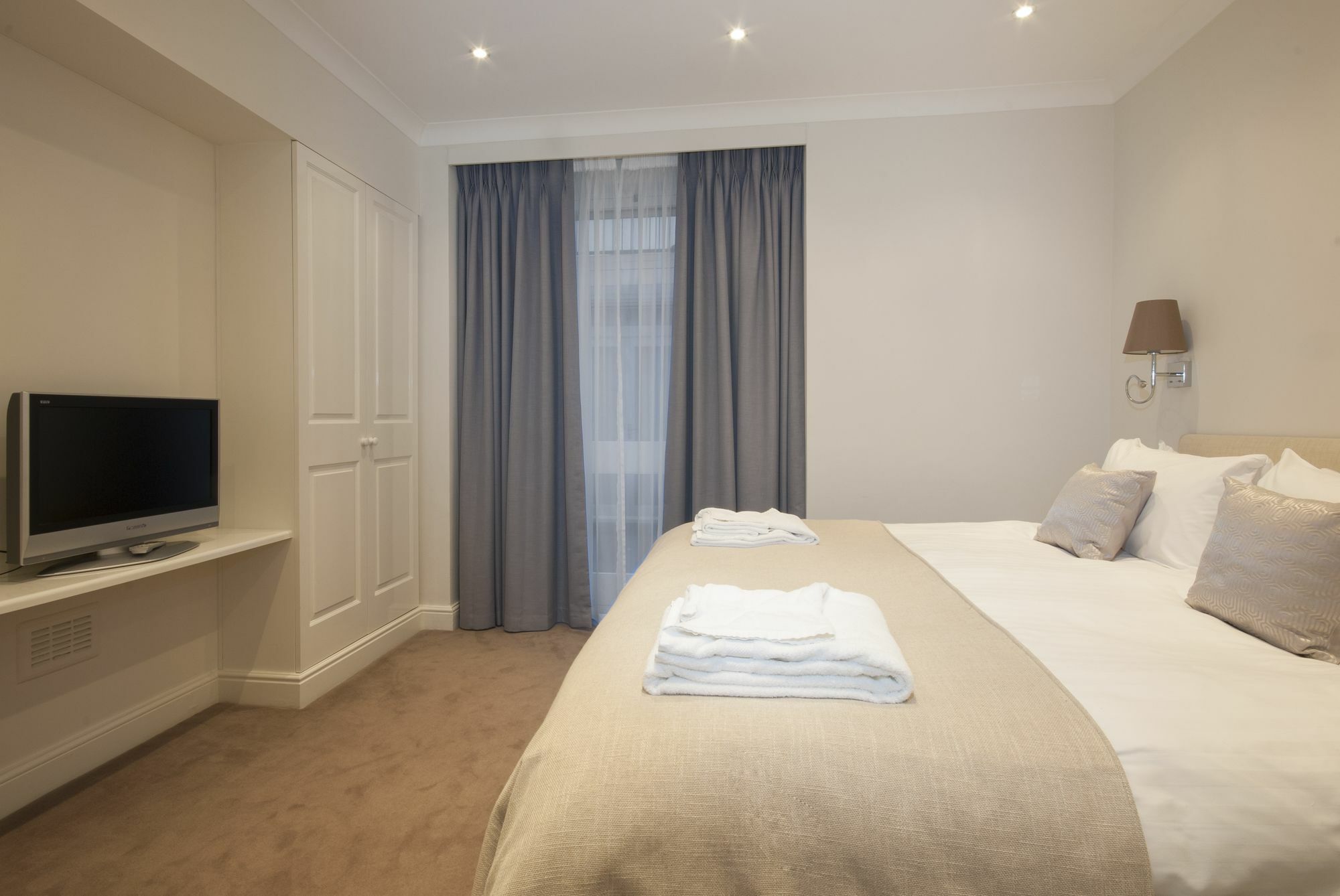 Aparthotel Manson Place 4*