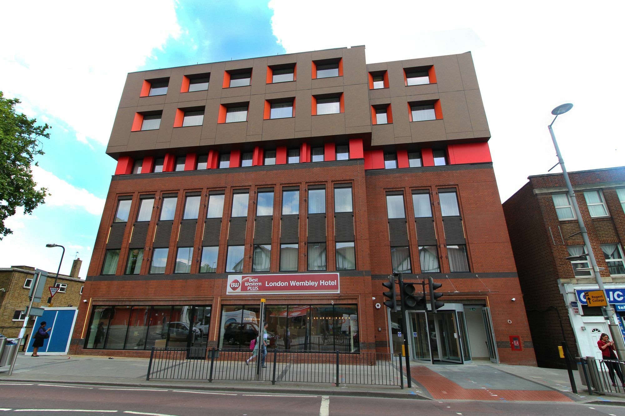 Western Wembley 4*
