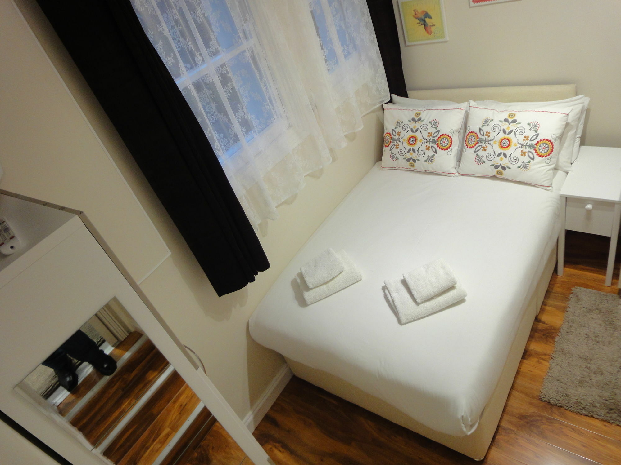 Dylan Earls Court Apartment London