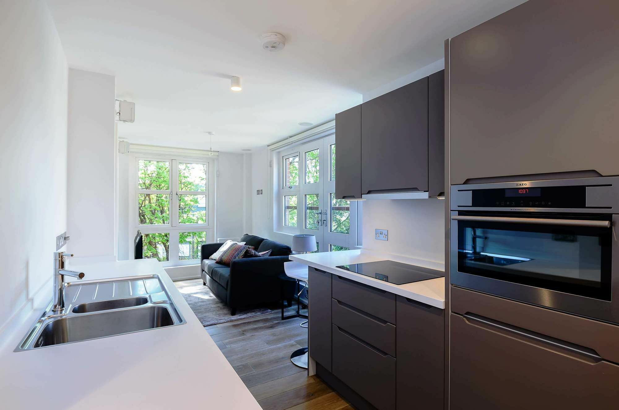 Camden Randolph Street Apartment *