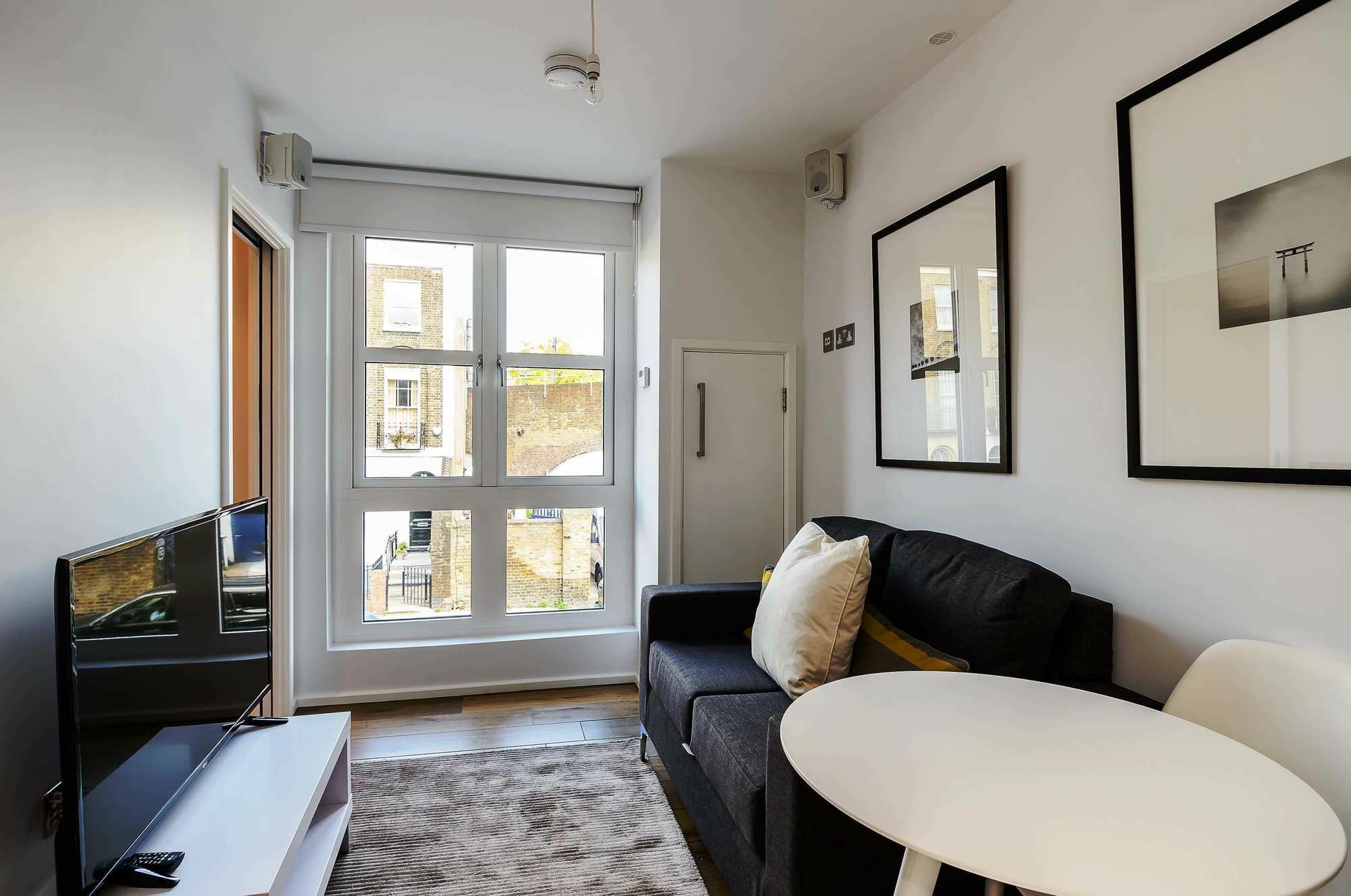 Camden Randolph Street Apartment *