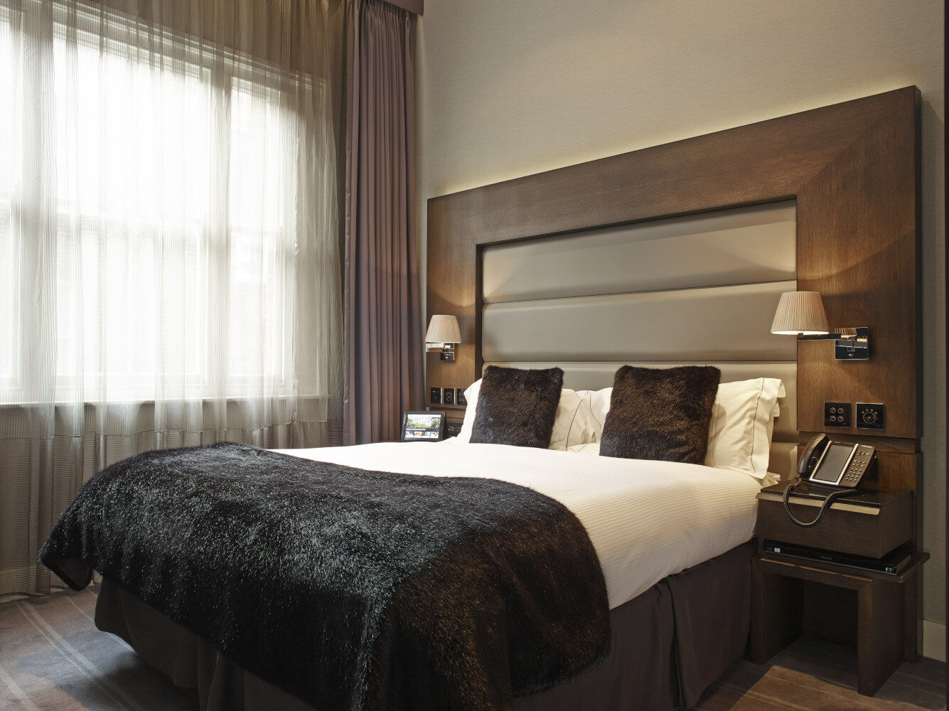 Eccleston Square 4*