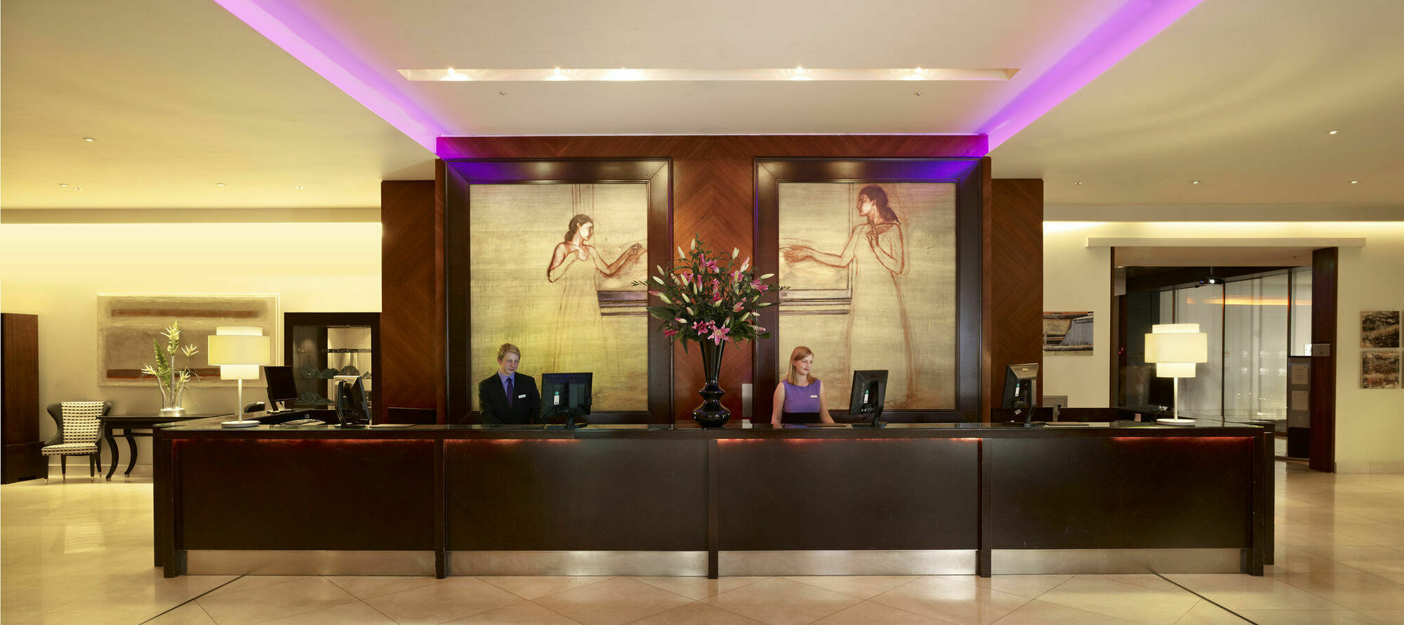 Plaza On The River Apartahotel 5*