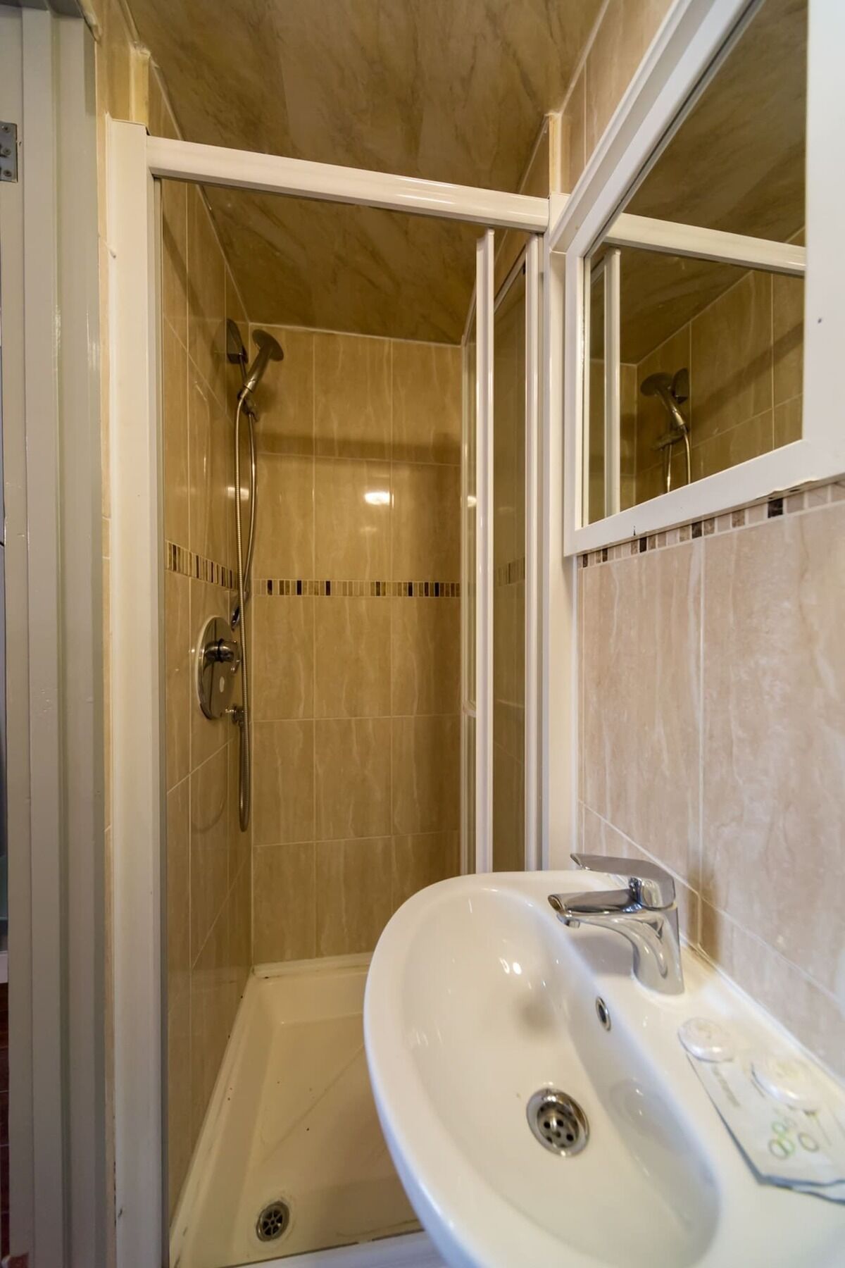 Hotel Oyo Kings Hotel