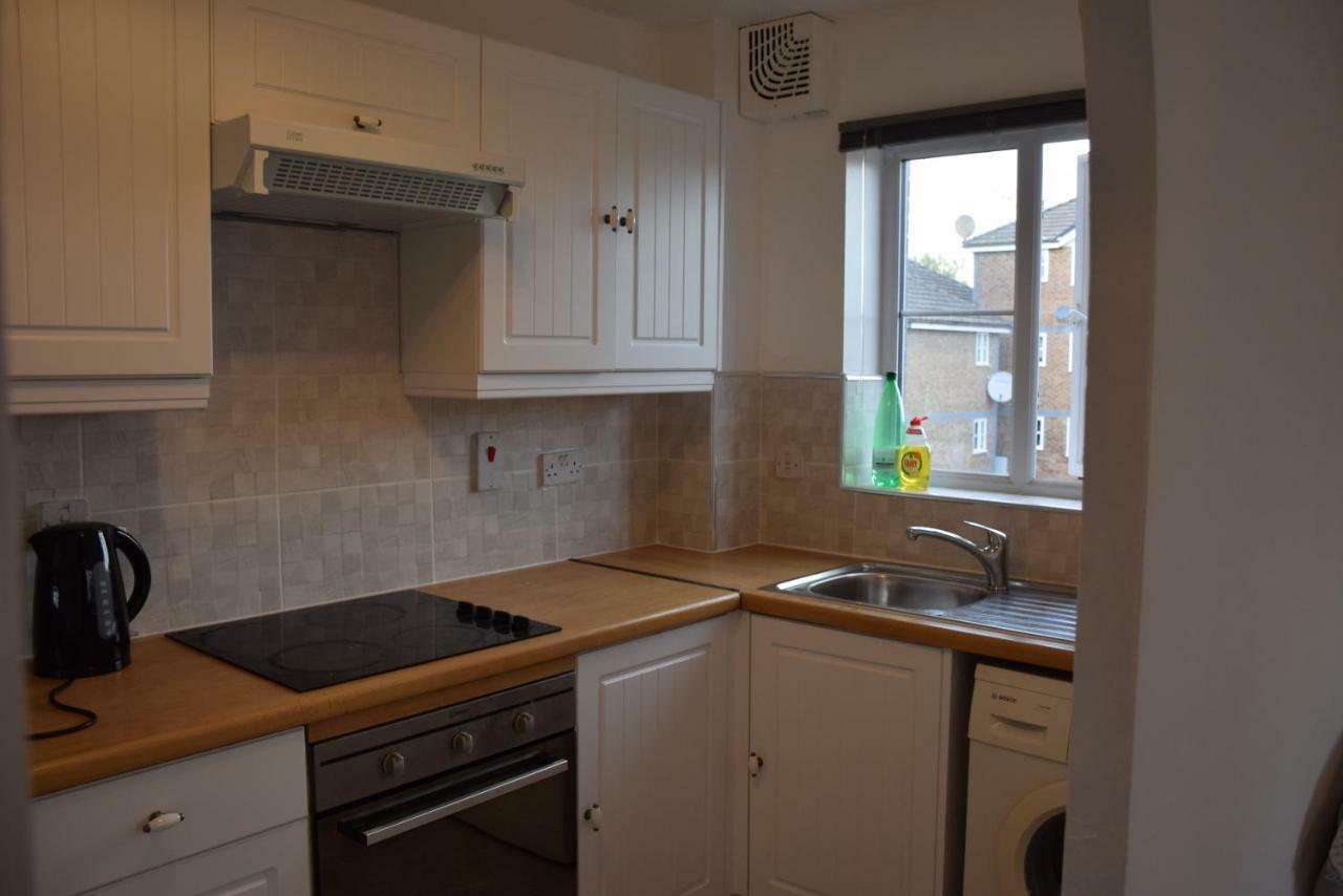 1 Bedroom Ponders End * London