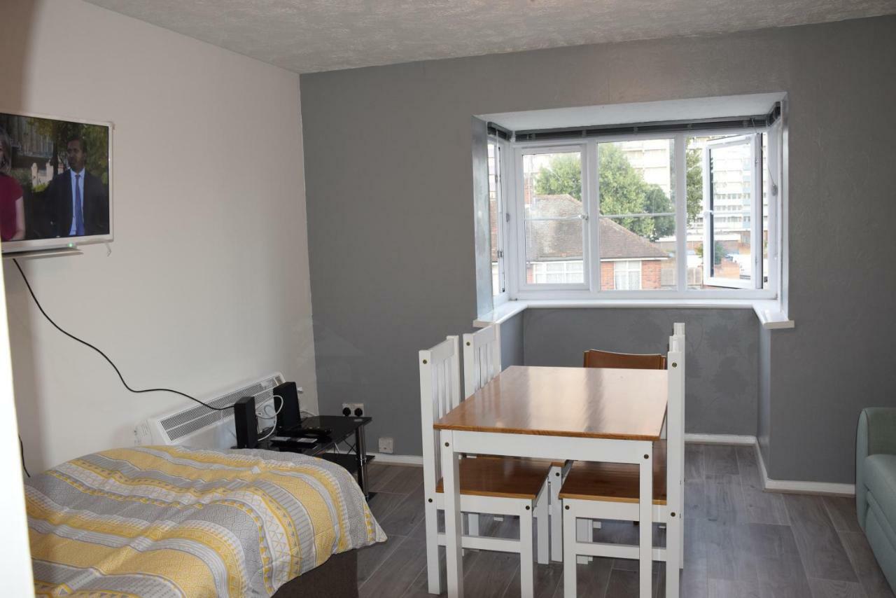 Apartment 1 Bedroom Ponders End