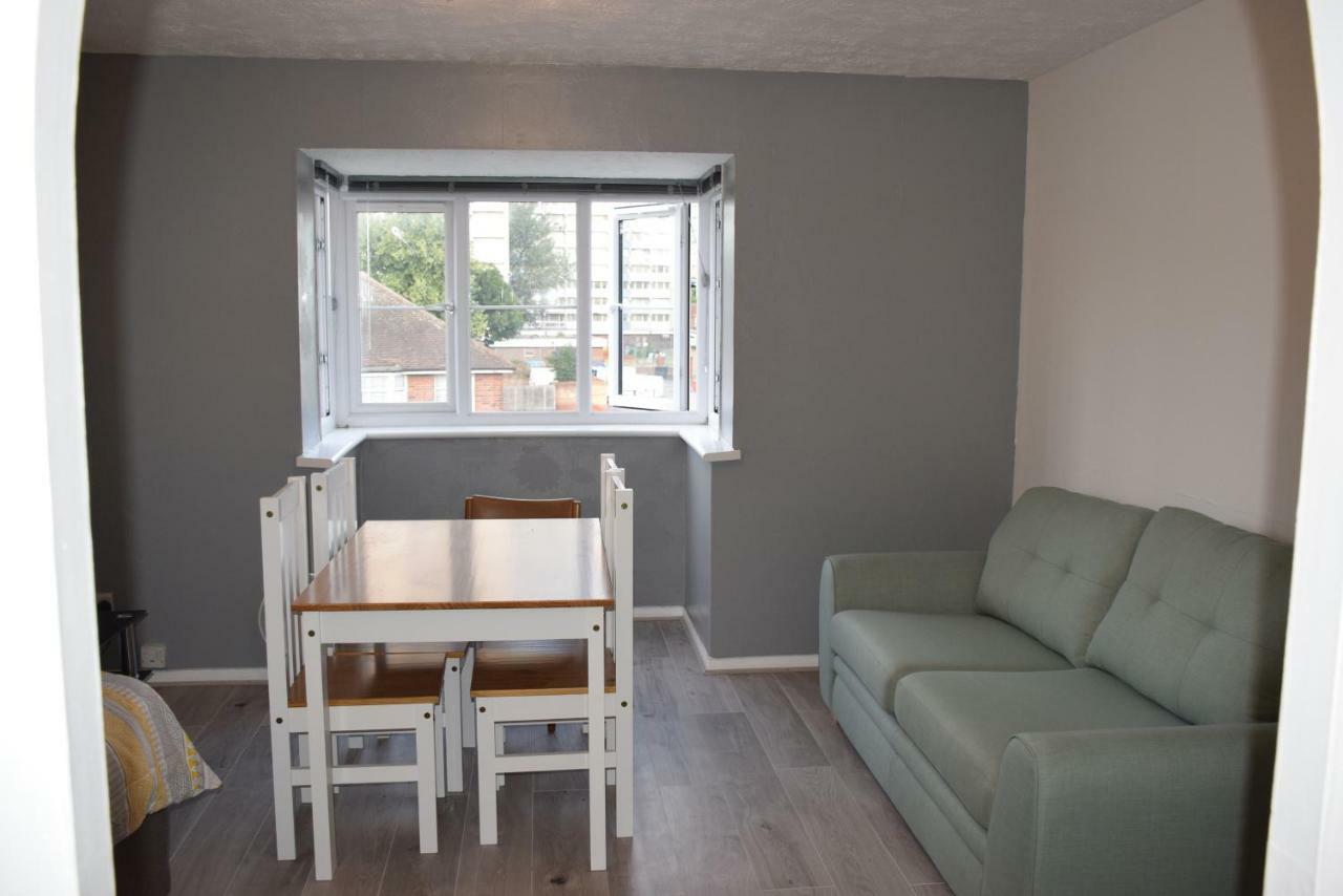 1 Bedroom Ponders End Apartment