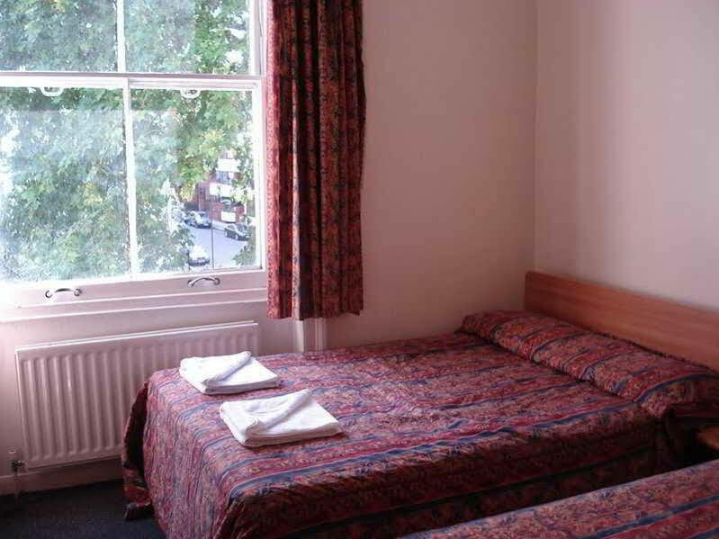 Palace Court Hotel 2*