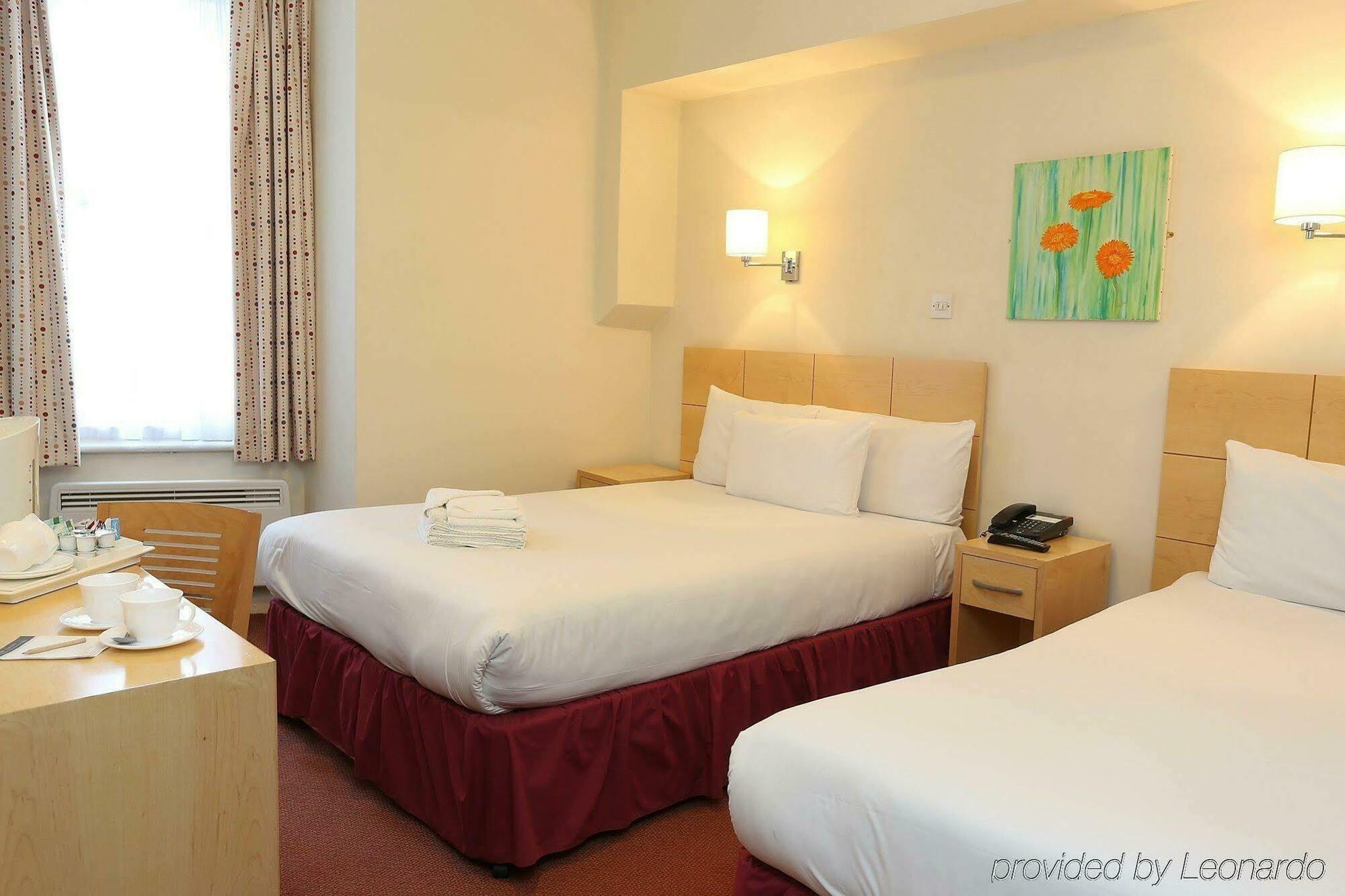 Oliver Plaza Hotell 4*