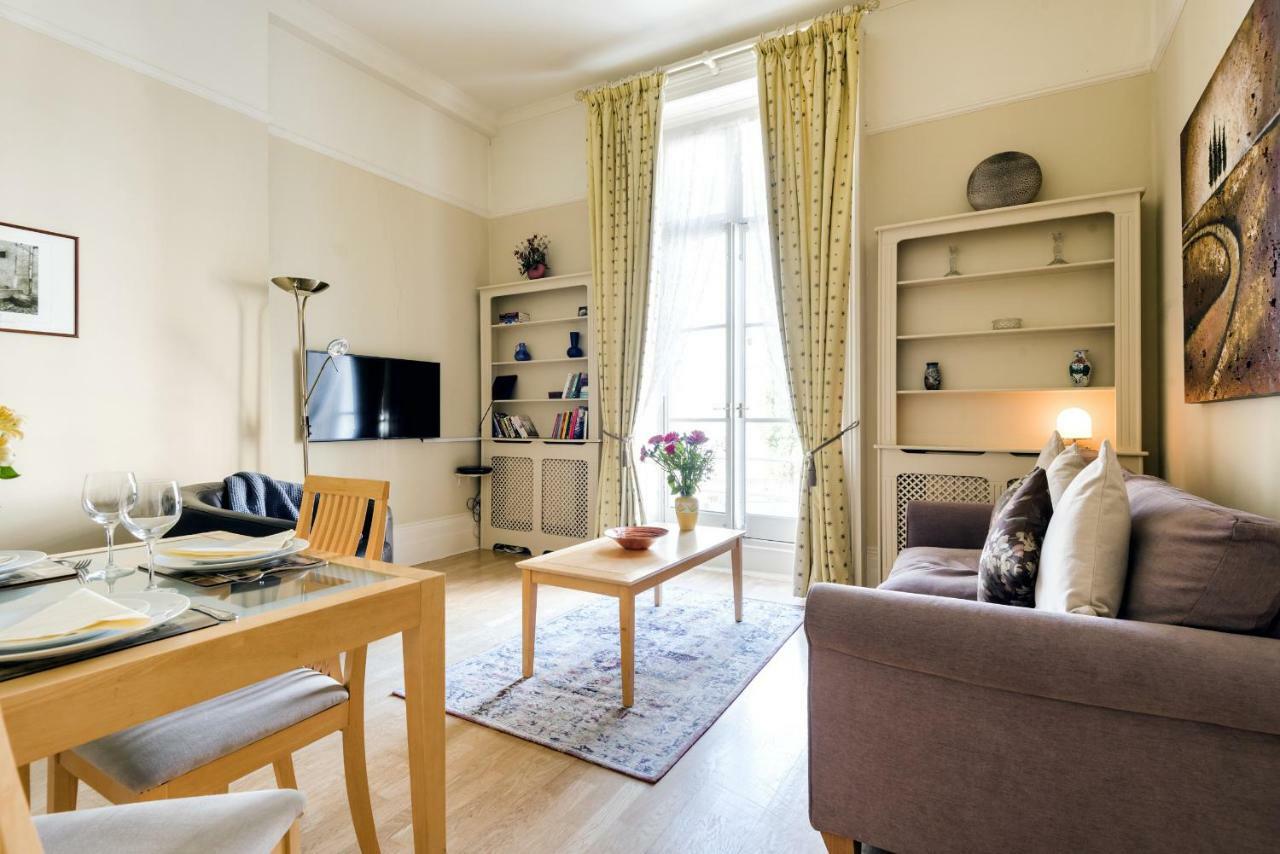 Charming Victoria Close To Buckingham Palace By Underthedoormat Apartment *