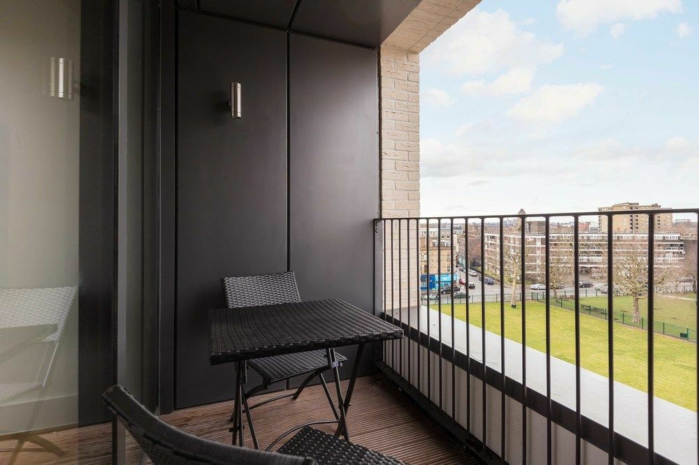 Portobello With Floor-to-ceiling Views Apartment
