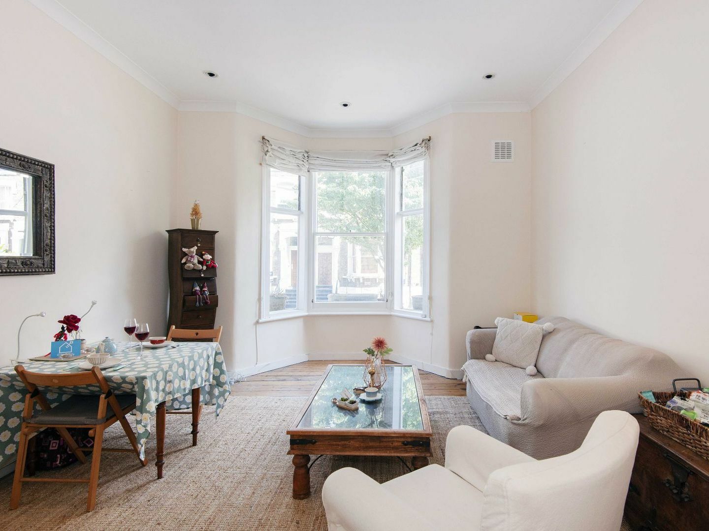 Bright Gratton Road Apartment