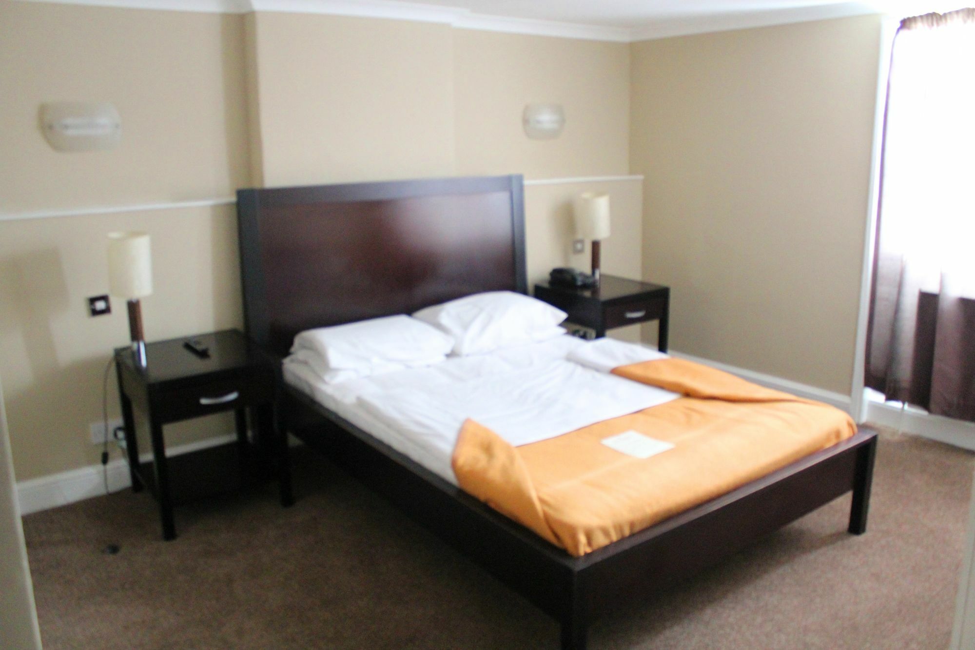 The Crescent Hyde Park Hotel
