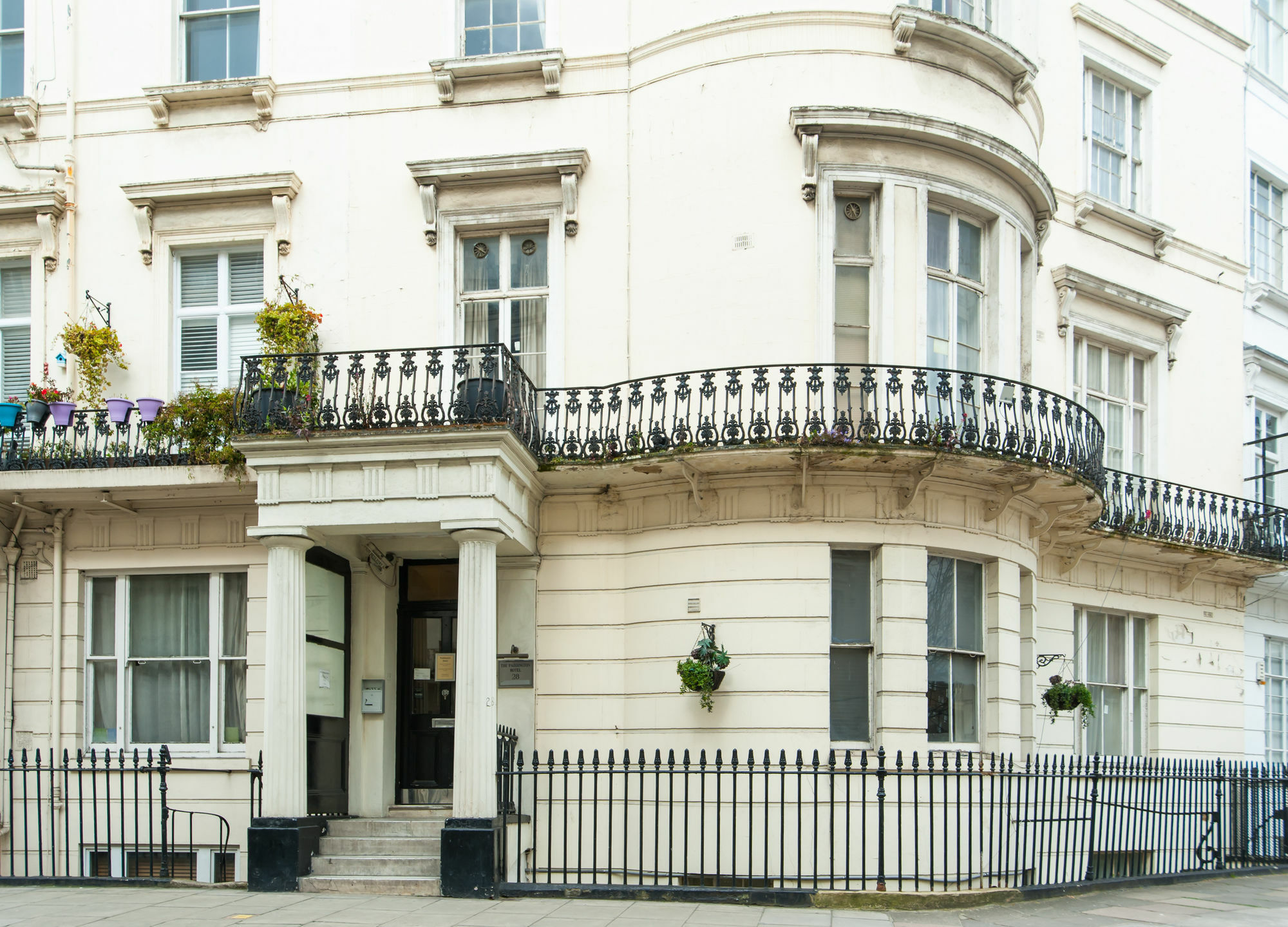 The Crescent Hyde Park Hotel