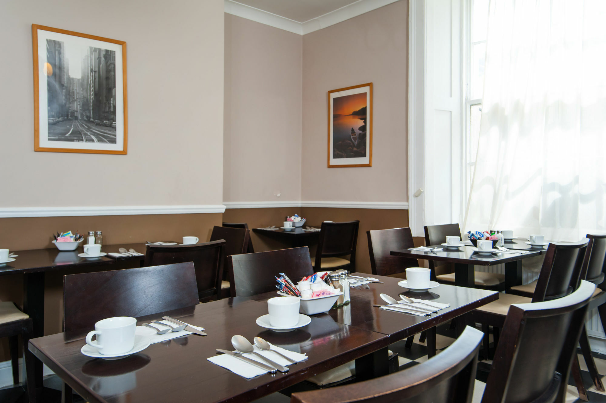 The Crescent Hyde Park 2*