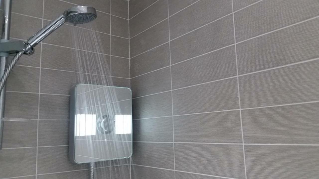 Friendly Flat Near Bridge Apartment *