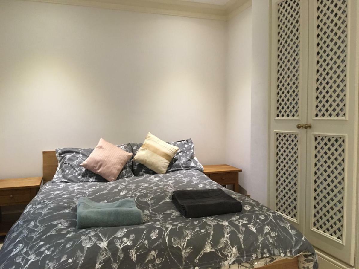Large 2 Bedroom 2 Bathroom In Westminster Apartment