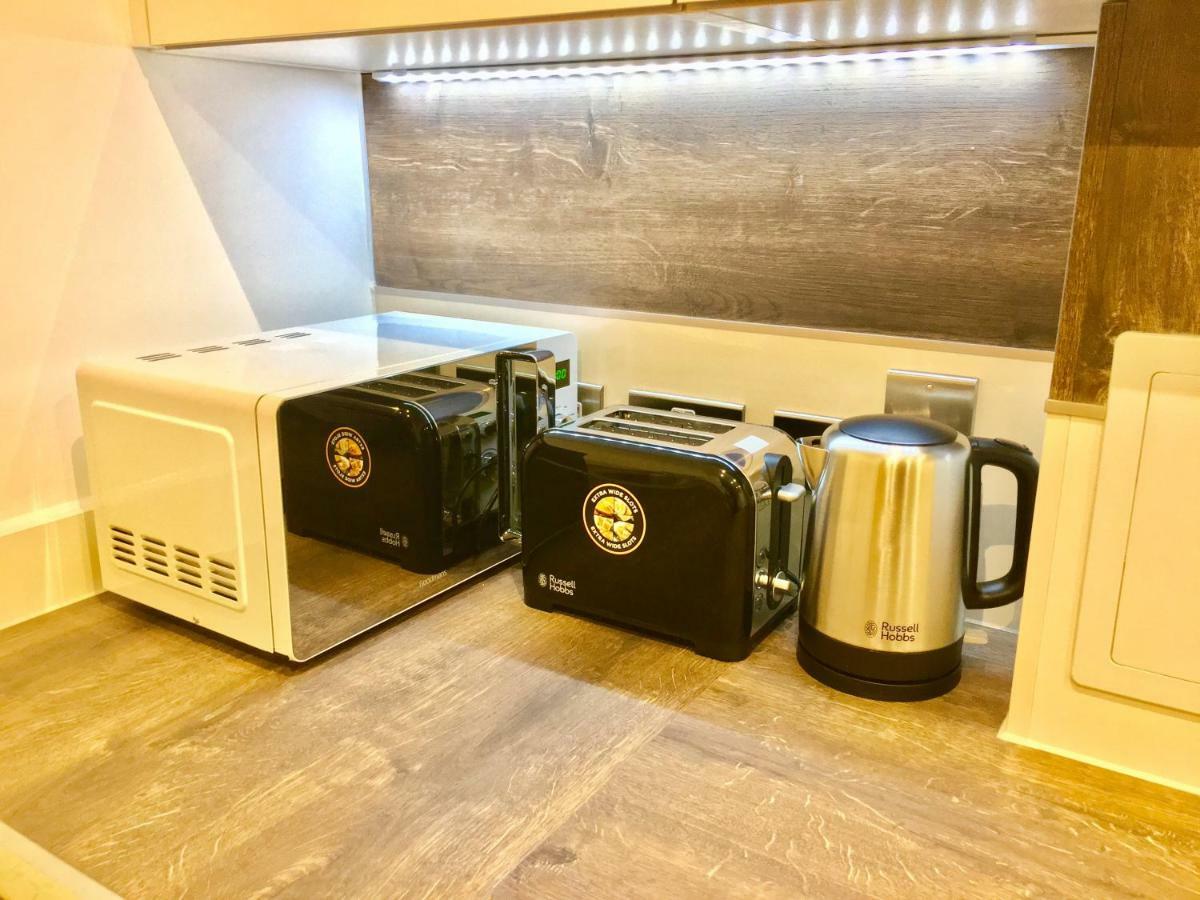 Leilighet 2-bedrooms Apartment, Lounge, Balcony London