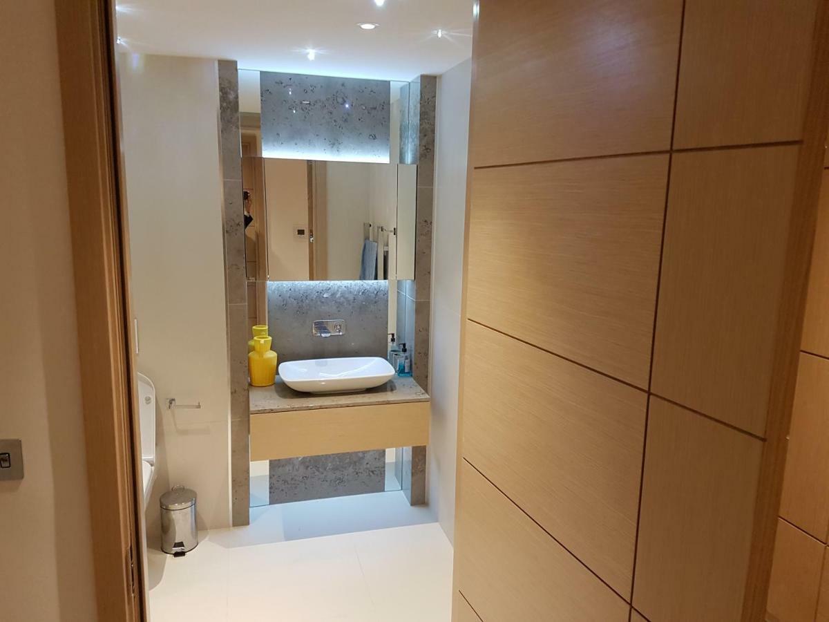 Apartment 375 Kensington High St *