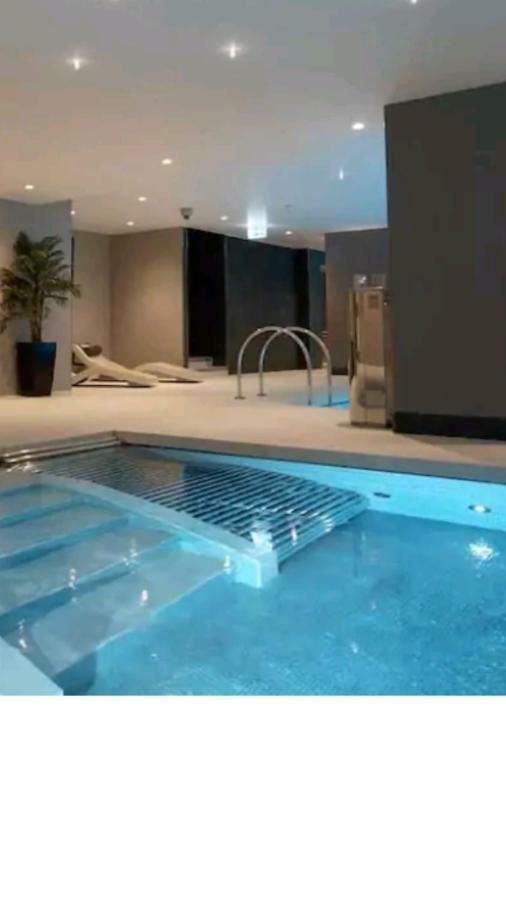 Apartment 375 Kensington High St *