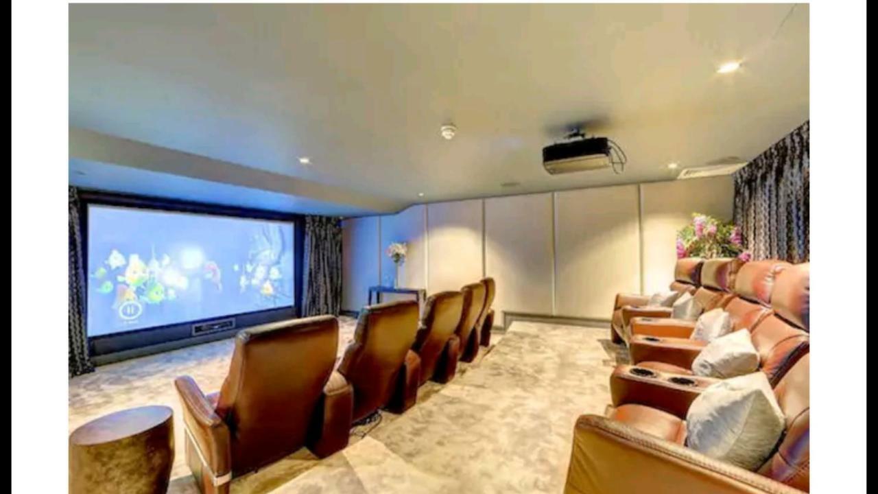 Apartment 375 Kensington High St *