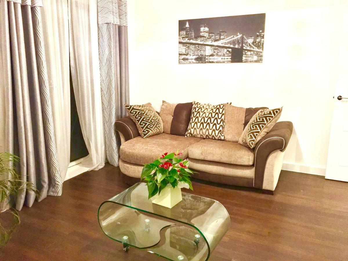 Leilighet 2-bedrooms Apartment, Lounge, Balcony London