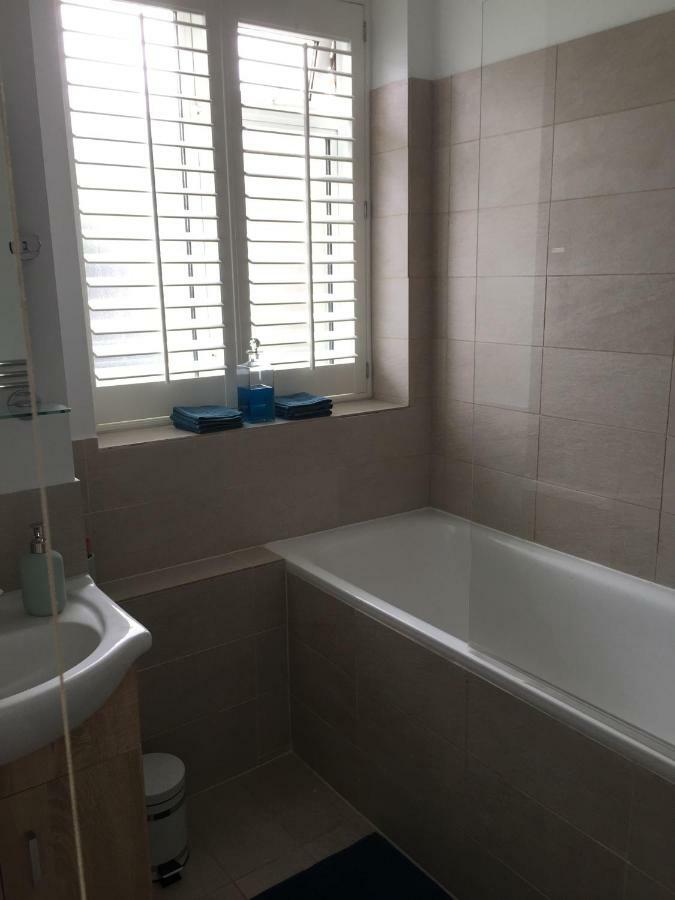 Apartment Aston House London