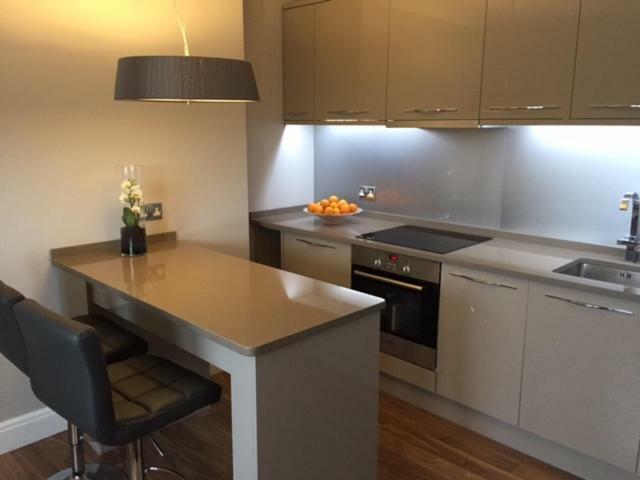 Stunning 2 Bed Flat Shepherds Bush * Londres