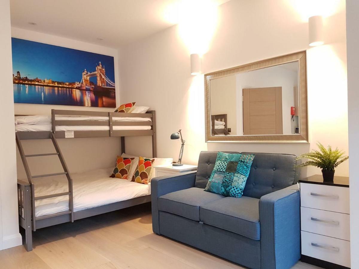 Charles Dickens, Tate Modern Appartement Londen
