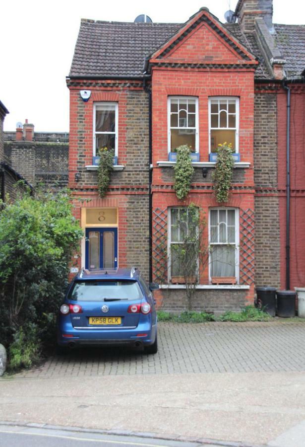 Apartment 8 Ravenscourt Gardens *
