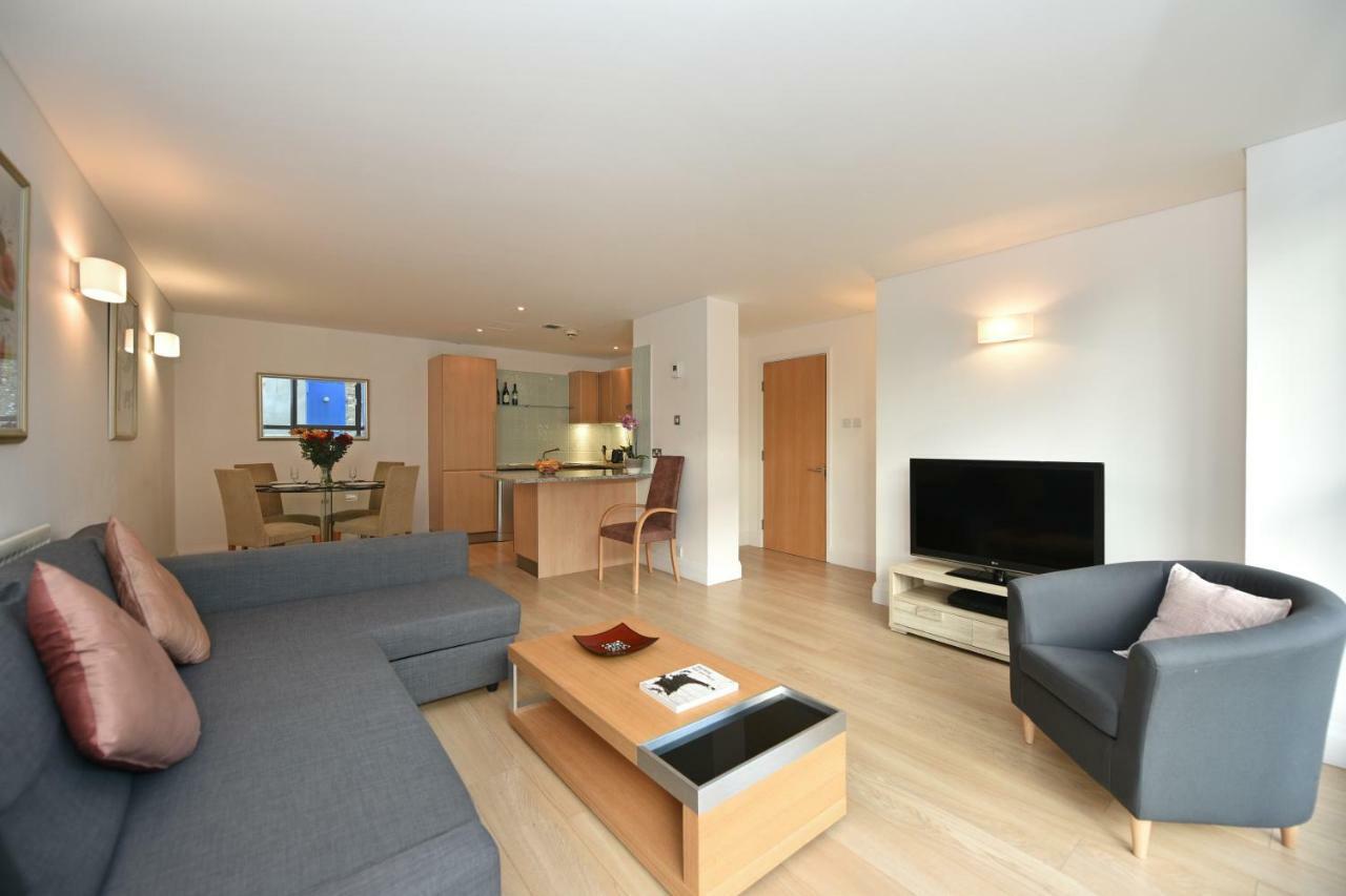 Modern & Peaceful Flat 2 Mins To Tube Apartment